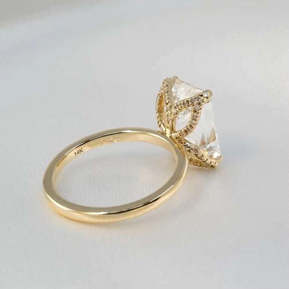 Yu Ying Customized Flower Holder 14K Yellow Gold 5CT Emerald Cut Moissanite Wedding Ring Fine Jewelry Women Engagement Rings