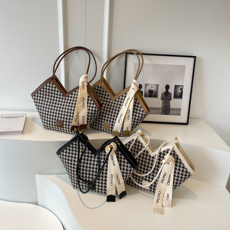 New Free Delivery Designer Shoes By 2025 2023 Fashionable Commercial Large Capacity Thousand Bird Grid Small Design Simple Shoulder Bag Handbag
