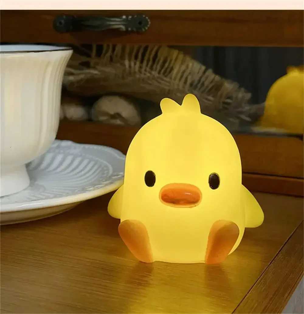 Creative LED Yellow Duck Desktop Desk Lamp with Soft Light and Atmosphere Bedroom Bedhead Night Light Mini Sleep LightM251125