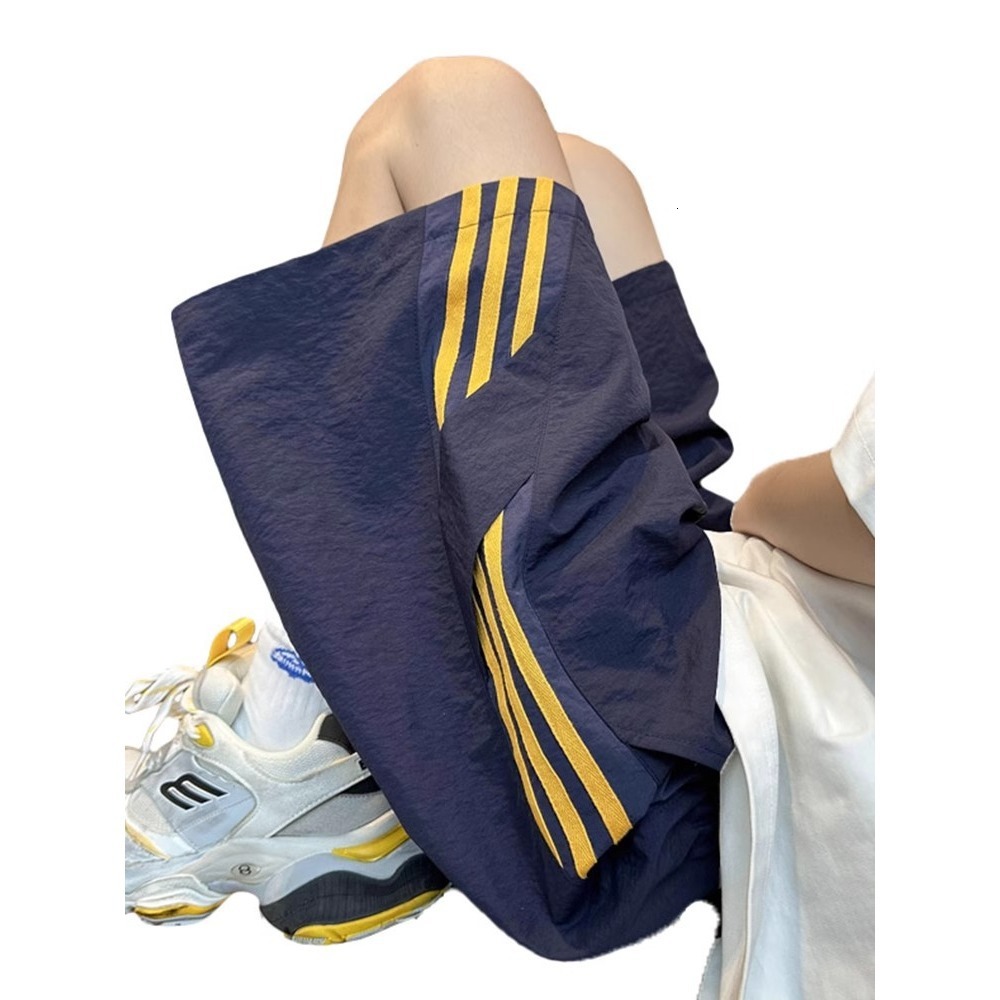 Ice silk quick drying casual men in summer, thin breathable beach pants, loose and sporty, wearing five quarter shorts for outerwear
