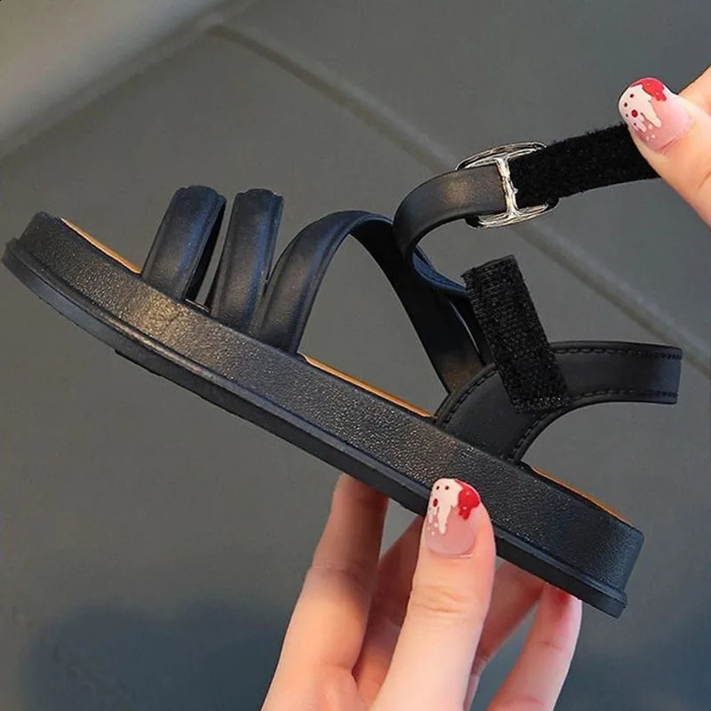 Breathable and lightweight girls sandals summer casual childrens sandals baby flat shoes fashionable and casual anti slip childrens beach shoes 250424