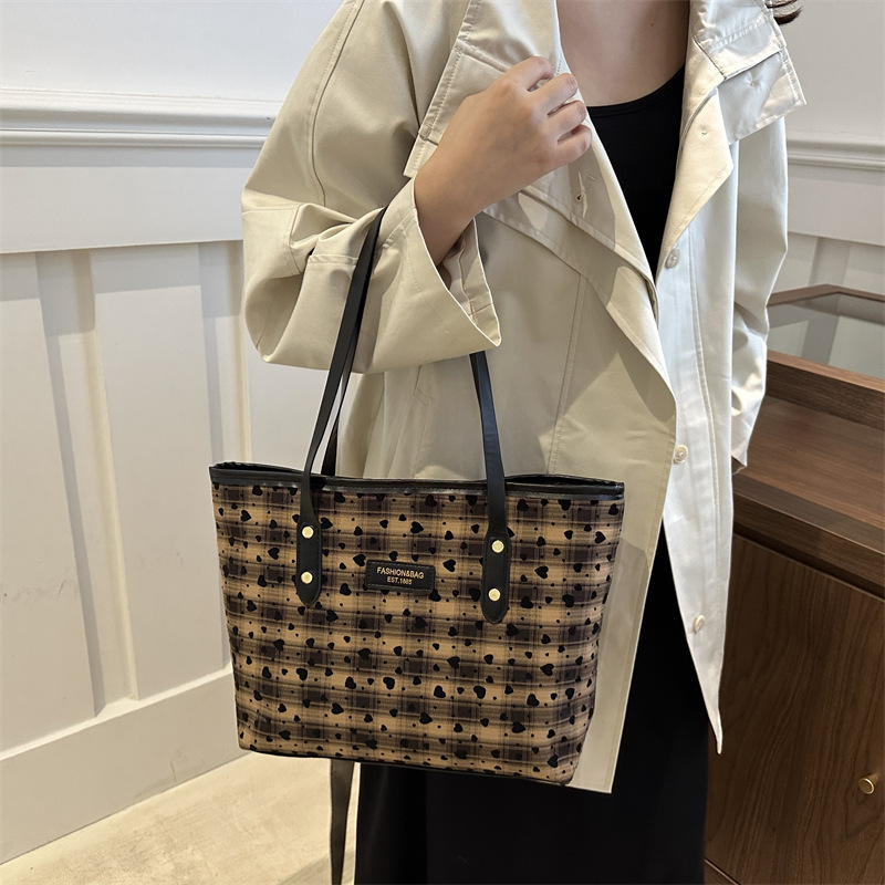 New Free Delivery Designer Shoes By 2025 Fashionable Large Capacity For Women 2024 Autumn New Style Western-Style Casual Shoulder Temperament Commutin