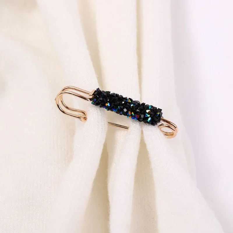 Crystal Brooches Waist Buckle Cardigan Jeans Anti-fade Brooch Pins Women Sweater Coat Anti Fall Pearls Clothes Pin Decoration J251125