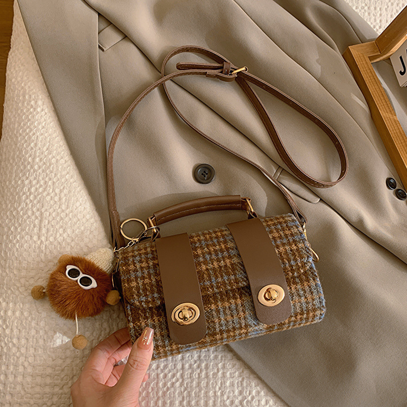 2025 New Designer Bag Free Delivery Shoes By Leisure Commuter Shoulder 2024 Fashionable And Minimalist Crossbody Bag, Unique Design Handbag, Women