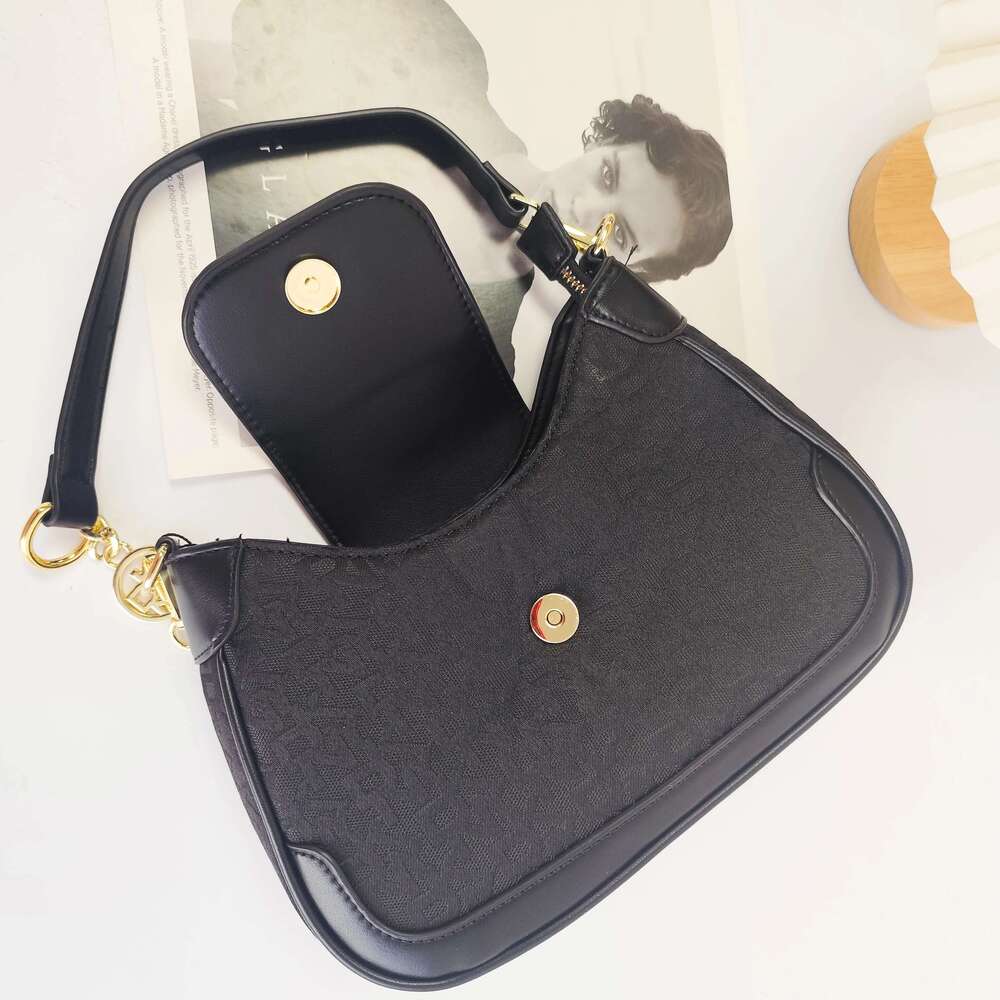 Premium Feeling Classic Vintage Letter Design Ladies Multifunctional Ocn Handbag Suitable for Women Daily Casual Clutch Bag