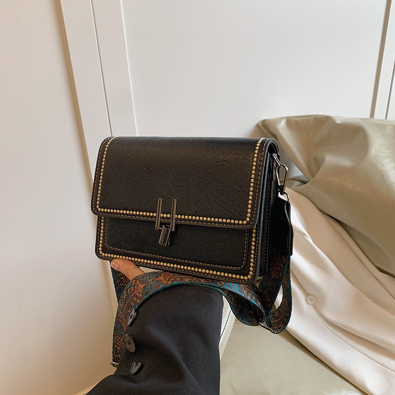 New Free Delivery Designer Shoes By 2025 Autumn Shoulder Crossbody Popular This Year, Niche Design Women's 2024 New Small Square Bag