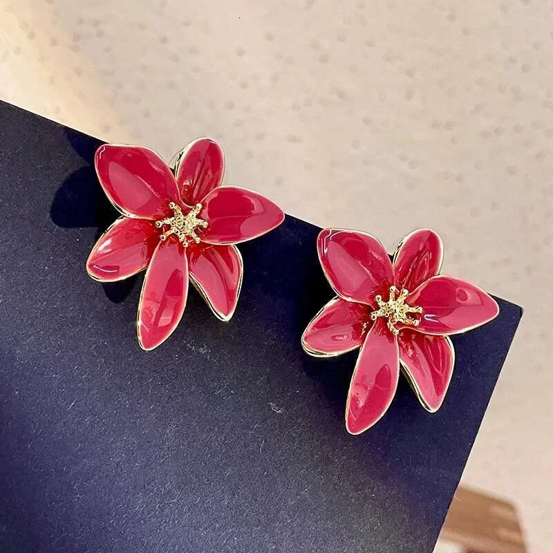 Metal Flower Drops Oil European American Style Personality Fashion Stud Earrings Ms Girl Travel Wedding Accessories