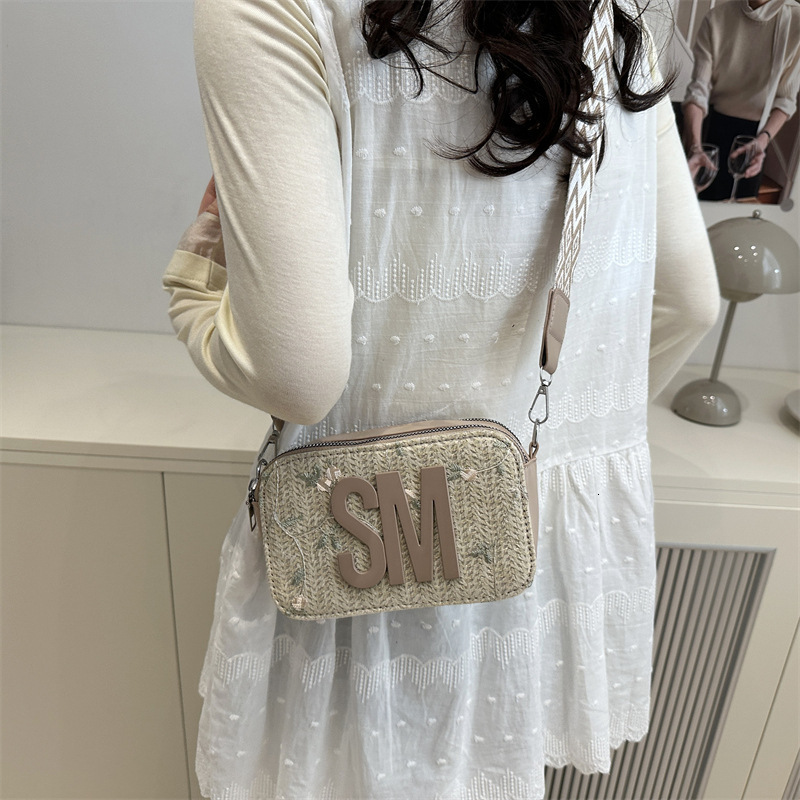 New Free Delivery Designer Shoes By 2025 Summer Grass For Women New Style Fresh Lace Flower Woven Small Square Versatile Single Shoulder Crossbody Bag