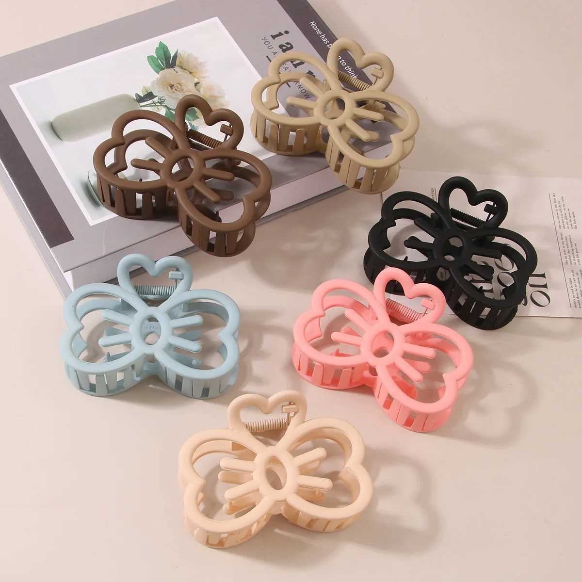Korean Cute Bowknot Hair Clip Plastic Claw Clip Candy Color Crab Hair Clip for Girls Sweet Hair Claw Hair Accessories for Women Y250707