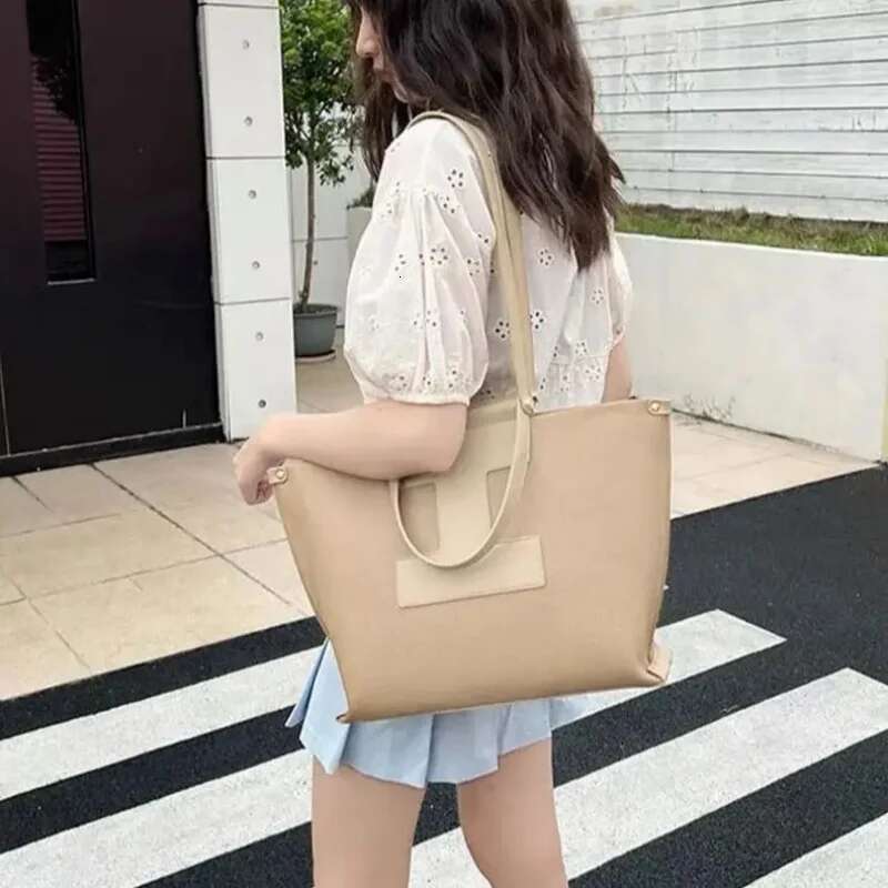 Designer bag New Arrival Off White Leather Tote Bag Black Letter Large Capacity Shoulder Bag Handbag Stylish Fashion Trendy Elegant Simple Minimalist 