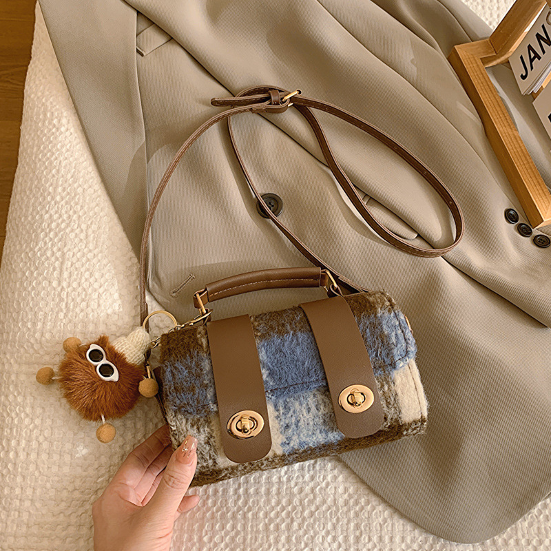 2025 New Designer Bag Free Delivery Shoes By Leisure Commuter Shoulder 2024 Fashionable And Minimalist Crossbody Bag, Unique Design Handbag, Women