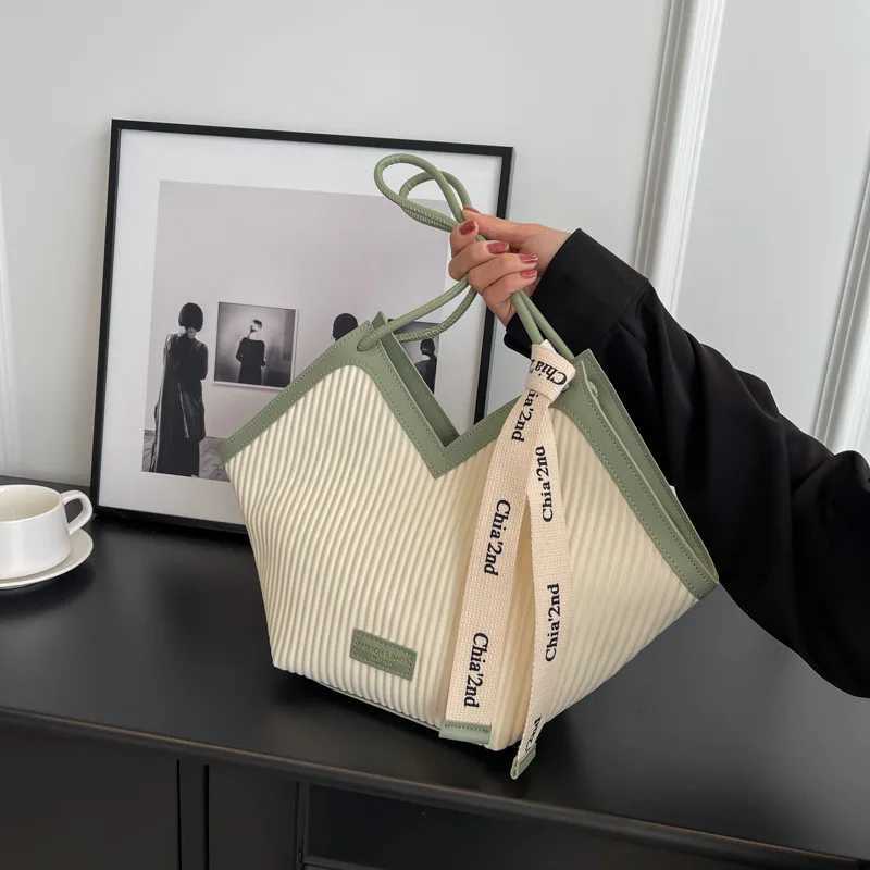 PU Womens Bag Fashion Womens Designer Womens Shoulder Bag Large Capacity Heart shaped Handbag Bolsos De Mujer 2024 Z250425