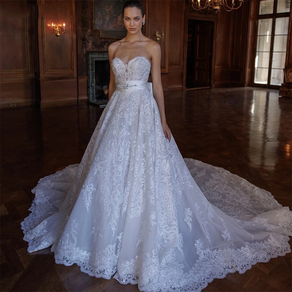 Classic A Line Women Wedding Dress Sweetheart Neck Sleeveless Bridal Gowns Lace Crystal Sweep Train Dress Custom Made