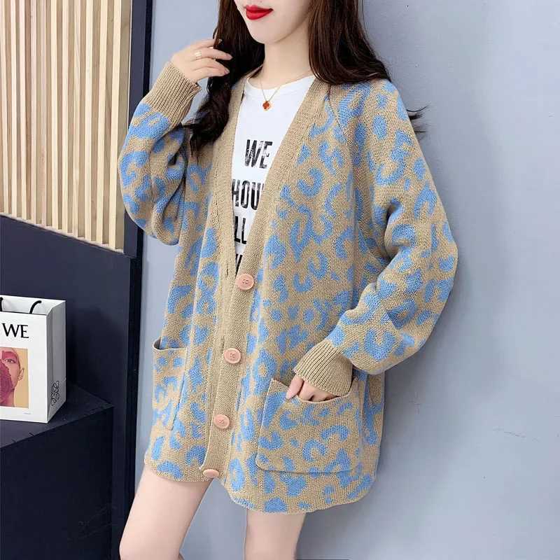 Fashion Winter New Casual Womens Sweater Korean V-neck Loose Fit Raglan Sleeve Pocket Printed Knitted Cardigan Autumn CoatT251125