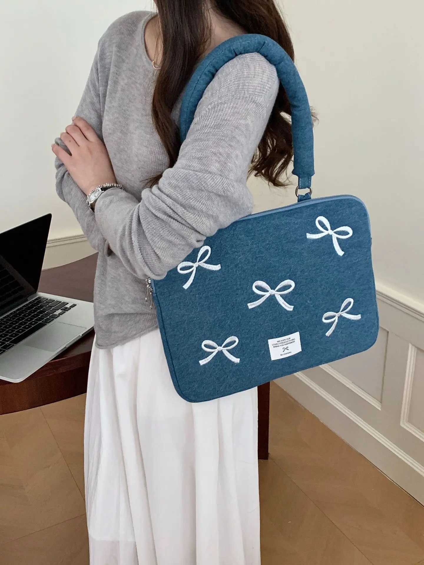 Korean New Washed Denim Embroidered Laptop Bag Suitable For MacBook 156 Inches Dirt-Resistant And Waterproof Portable SturdyT251125