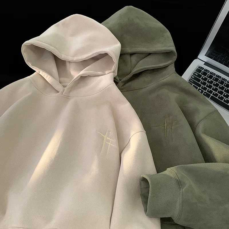 Mens suede hooded sweatshirt for autumn and winter American retro college style hooded sweatshirt fashionable street trend clothing M250425