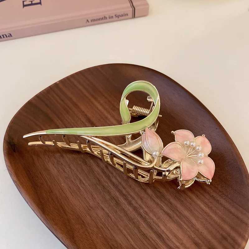 Womens Fashion Metal Flower Hair Claw Elegant Lily Shark Hair Clip Girls Sweet Geometry Ponytail Hair AccessoriesT250425
