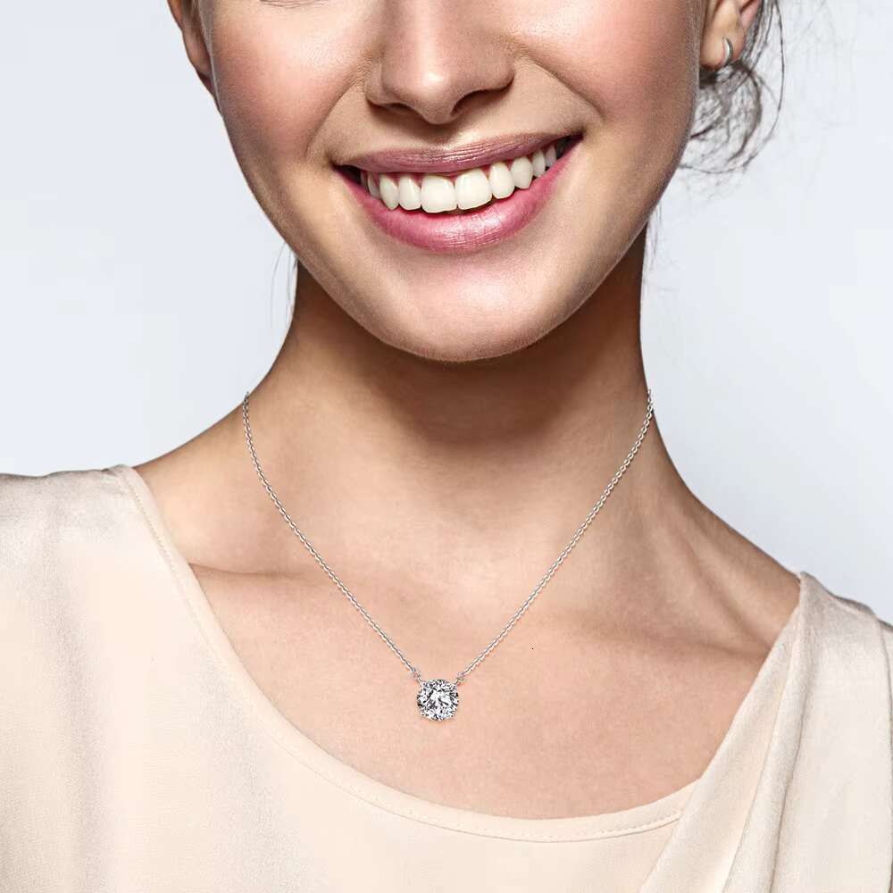 Minimalist Jewelry 925 Sterling Silver Ladies Elegant Temperament Shiny Round Cut Moissanite Necklace Bride Engagement Jewelry