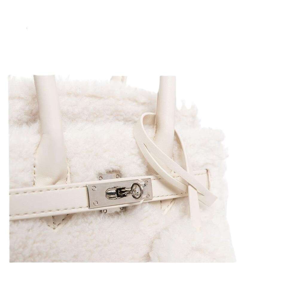 designer 2025 Autumn Winter Furry Crossbody Women's Plush Bag Lamb Wool Single Shoulder Handbag