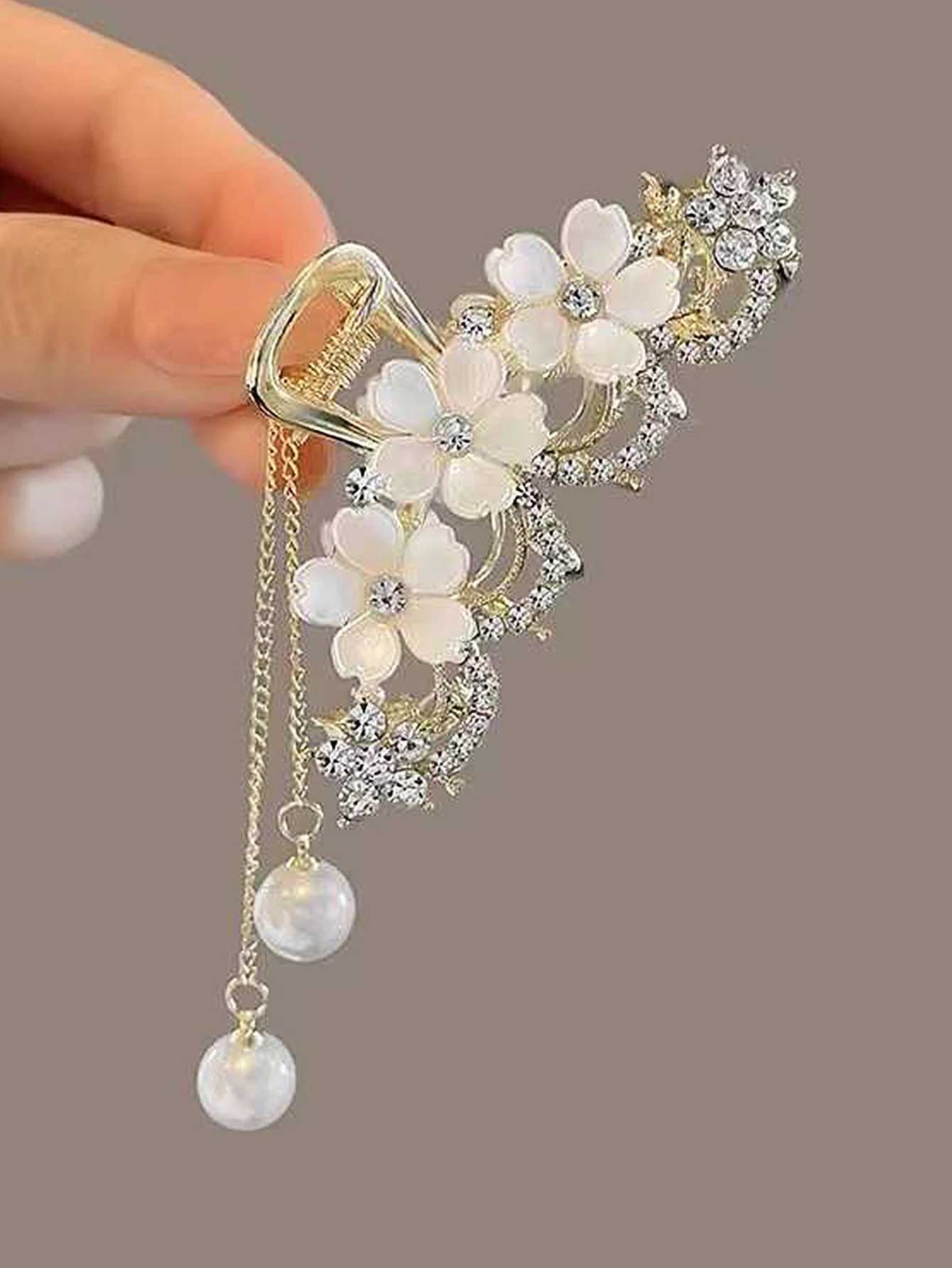 1 fashionable and elegant Exqusite crystal flower pearl tassel hair claw suitable for womens party small ponytail hair accessoriesT250425