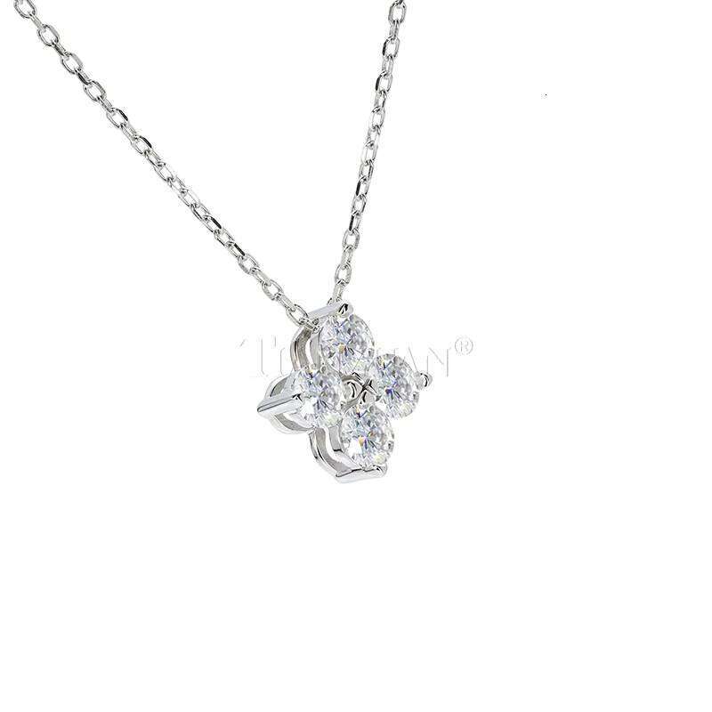 Sterling Sier Four-Leaf Lucky Clover with 4mm Round Cut D/VVS White Diaspore Pendant Necklace