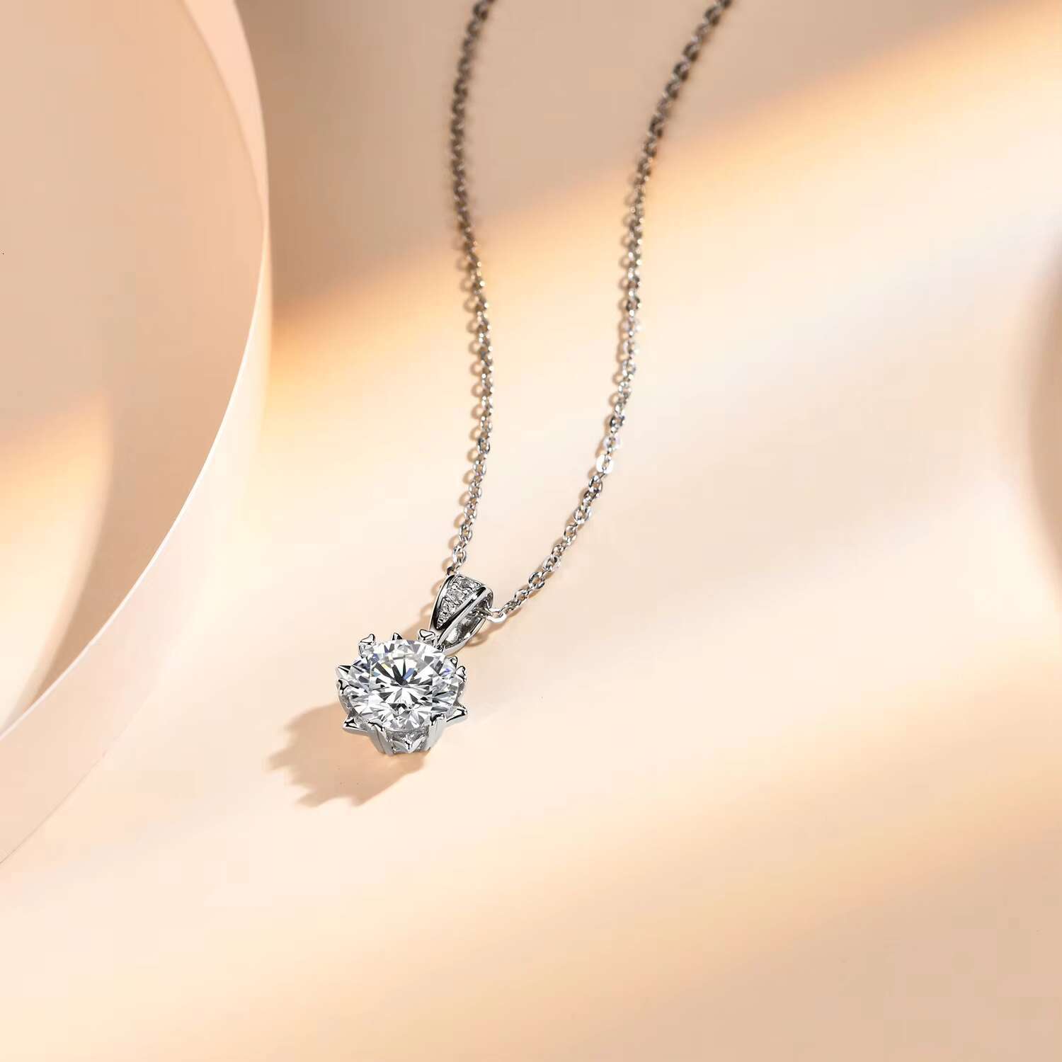 Creative Design Wholesale D Color VVS Moissanite Pendant Heart Shape 925 Sterling Silver Necklace Pendant for Jewelry