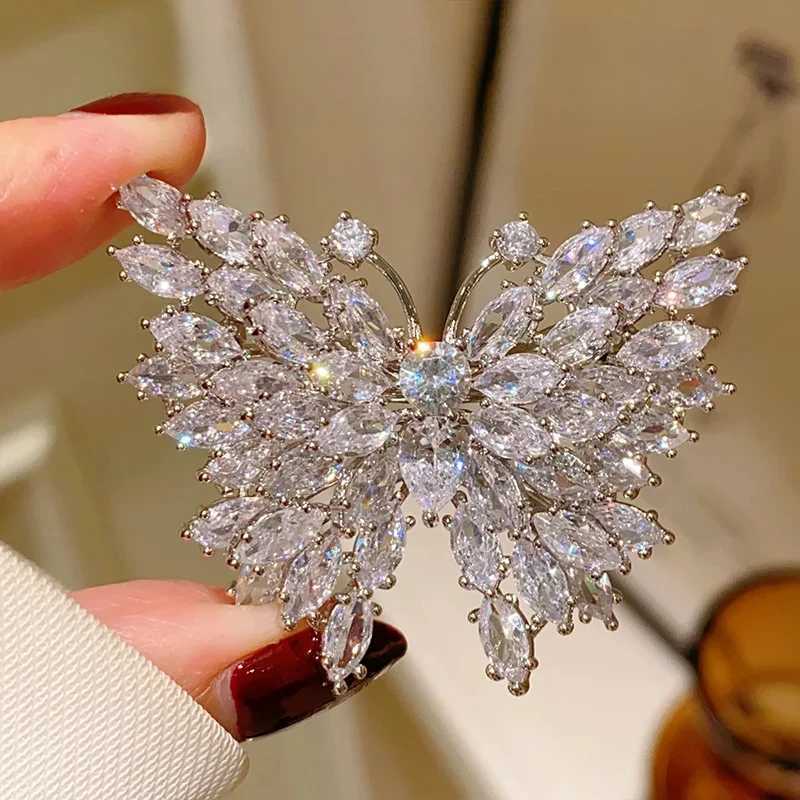 Elegant Style Butterfly Shaped Inlaid Zircon Copper Material Brooch Fashionable And Atmospheric WomenS Jewelry J251125