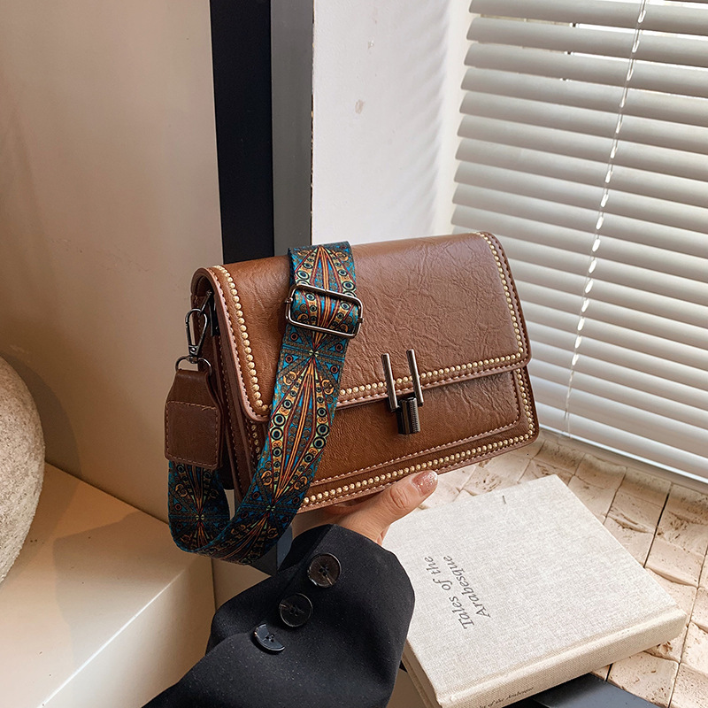 New Free Delivery Designer Shoes By 2025 Autumn Shoulder Crossbody Popular This Year, Niche Design Women's 2024 New Small Square Bag