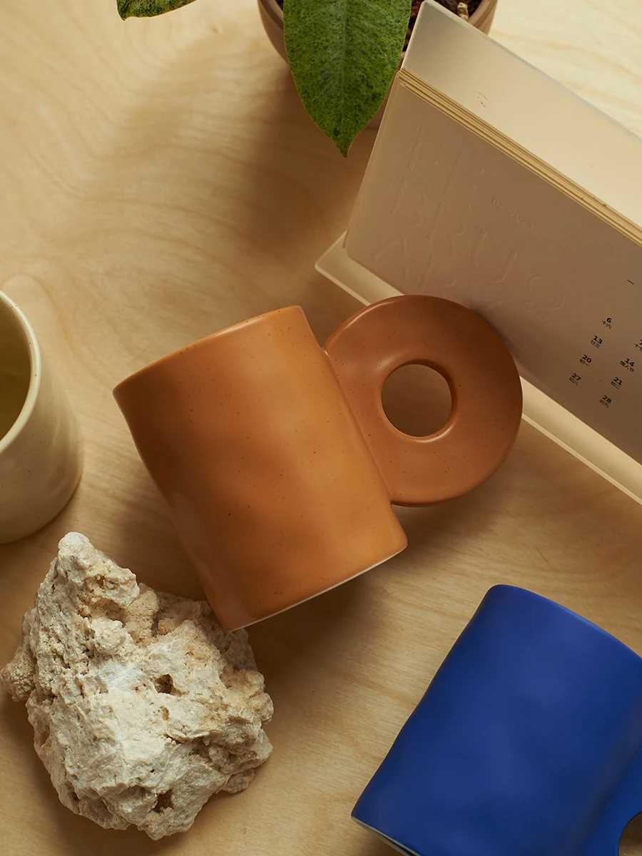 Nordic Ceramic Mug Simple Large Handle Niche Coffee Cup for Office Home Couple Breakfast Milk Cup Kitchen Drinkware Ins Y251125