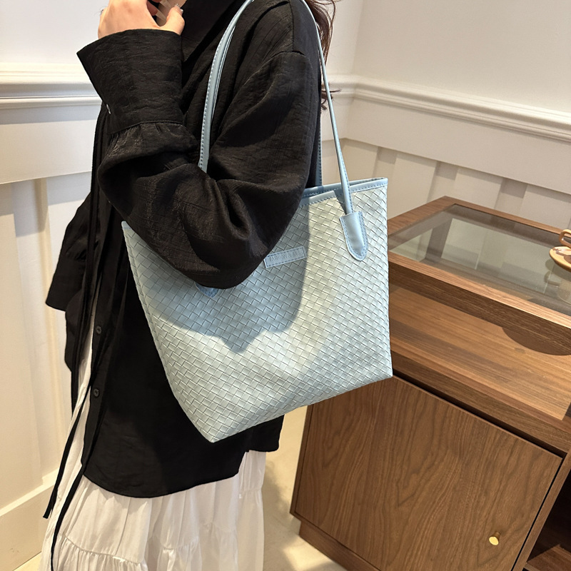 New Free Delivery Designer Shoes By 2025 Fashionable And High Quality Small Plaid Large Capacity Tote For Women 2024 Commuter Women's Single Shou