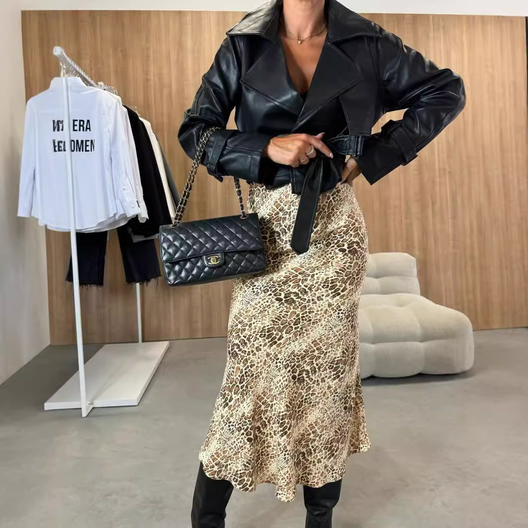 2024 autumn fashion high waist slimming printed womens half skirt for women