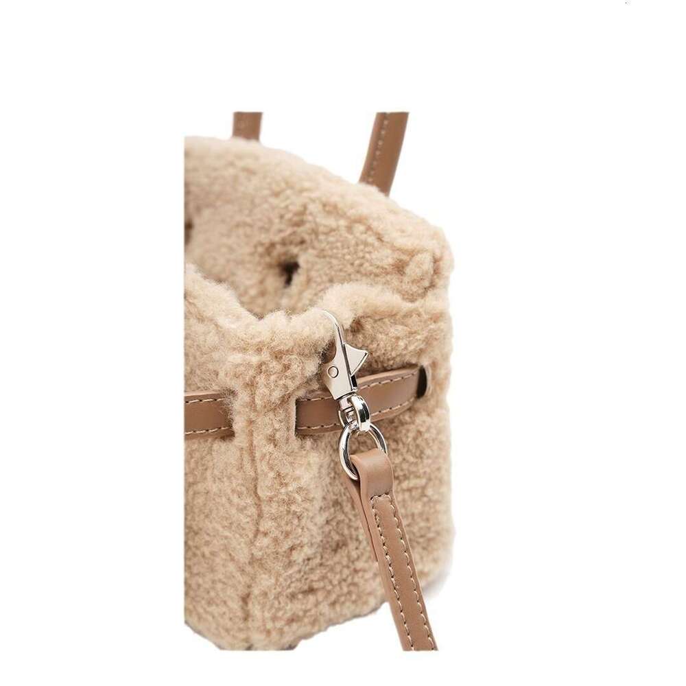 designer 2025 Autumn Winter Furry Crossbody Women's Plush Bag Lamb Wool Single Shoulder Handbag