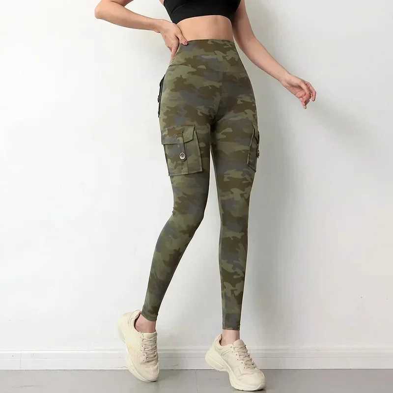 Camouflage womens yoga pants tight running quick drying exercise pocket elasticity sexy push up gym uniformC250425