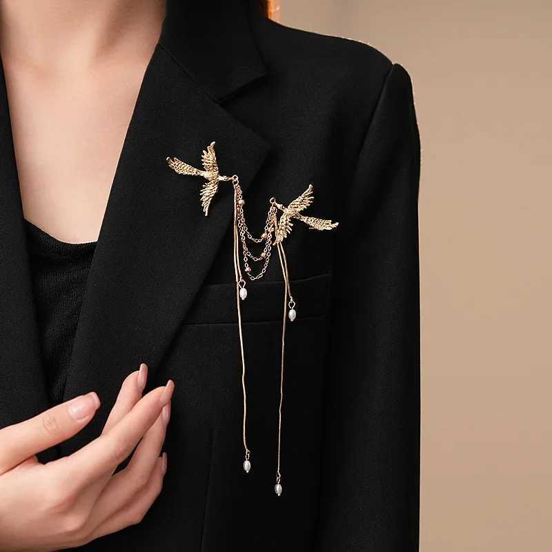 Fire Phoenix Brooch Pins Delicate Long Fringe Brooches for Women Men Animal Bird Corsage Clothes Bags Party Accessories J251125