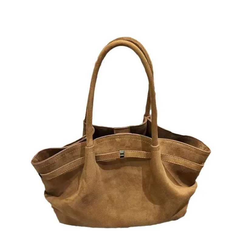 Autumn/Winter Large Capacity Retro Velvet Shoulder Bag High End Felt Bottom Bag Used for Work and Business Small Handbags W250425