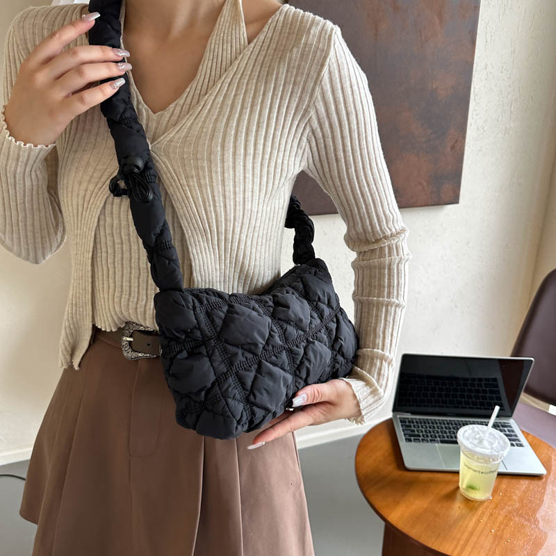 2025 New Designer Bag Free Delivery Shoes By 2023 Autumn Niche Korean Cloud Bubble Pleated Down Leisure Armpit Single Shoulder Crossbody Dumpling Bag