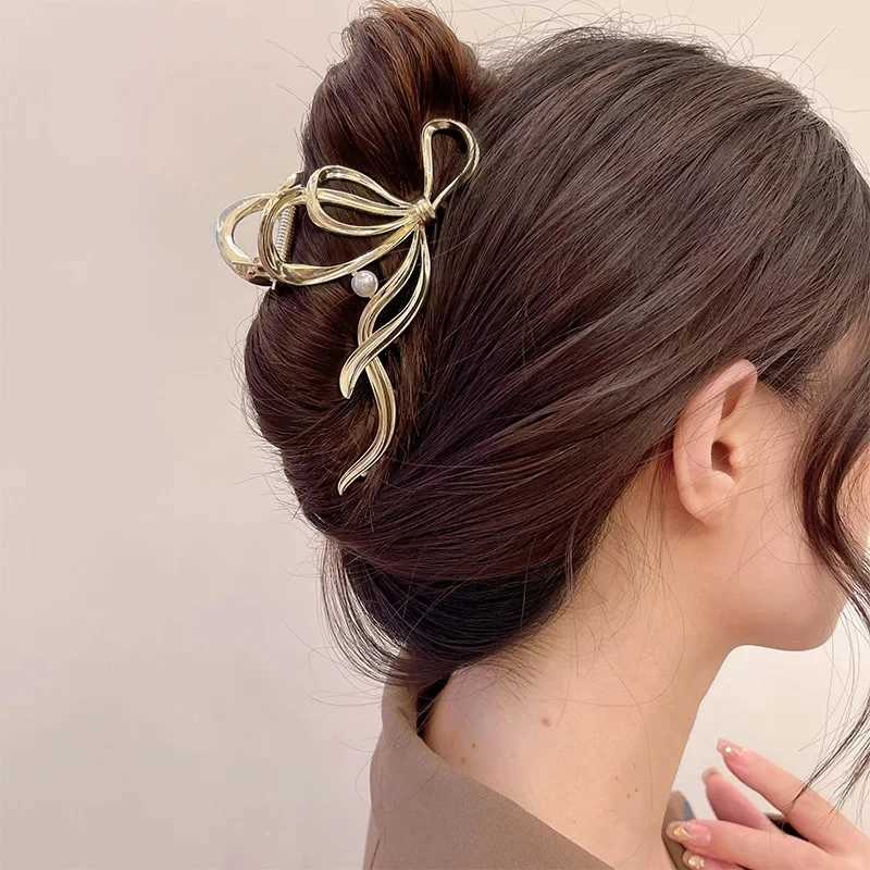 New womens elegant gold and silver hollow geometric metal hair clip retro hair clip with clip fashionable girl hair accessoryT250425