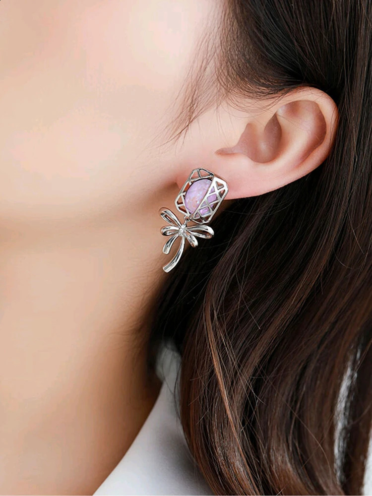 Womens pendant earrings made of Austrian crystal suitable for girls parties jewelry bow knot pendant earrings womens Bijoux 250422