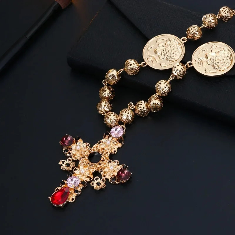 Baroque Cross Holloway Crystal Antique Necklace the leading style womens necklace in fashion shows sweater chain 250408CJ
