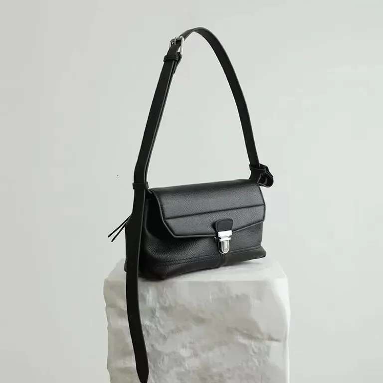 Original Light Niche Gear First Layer Cowhide Work Ladies Retro Shoulder Messenger Bag