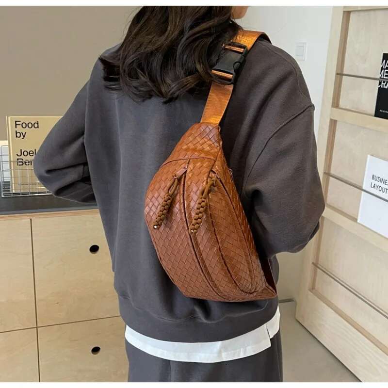 New Crossbody Chest With A High-End Feel, Retro And Niche Design, Super Popular Waist Bag, Sports Small Shoulder Bag