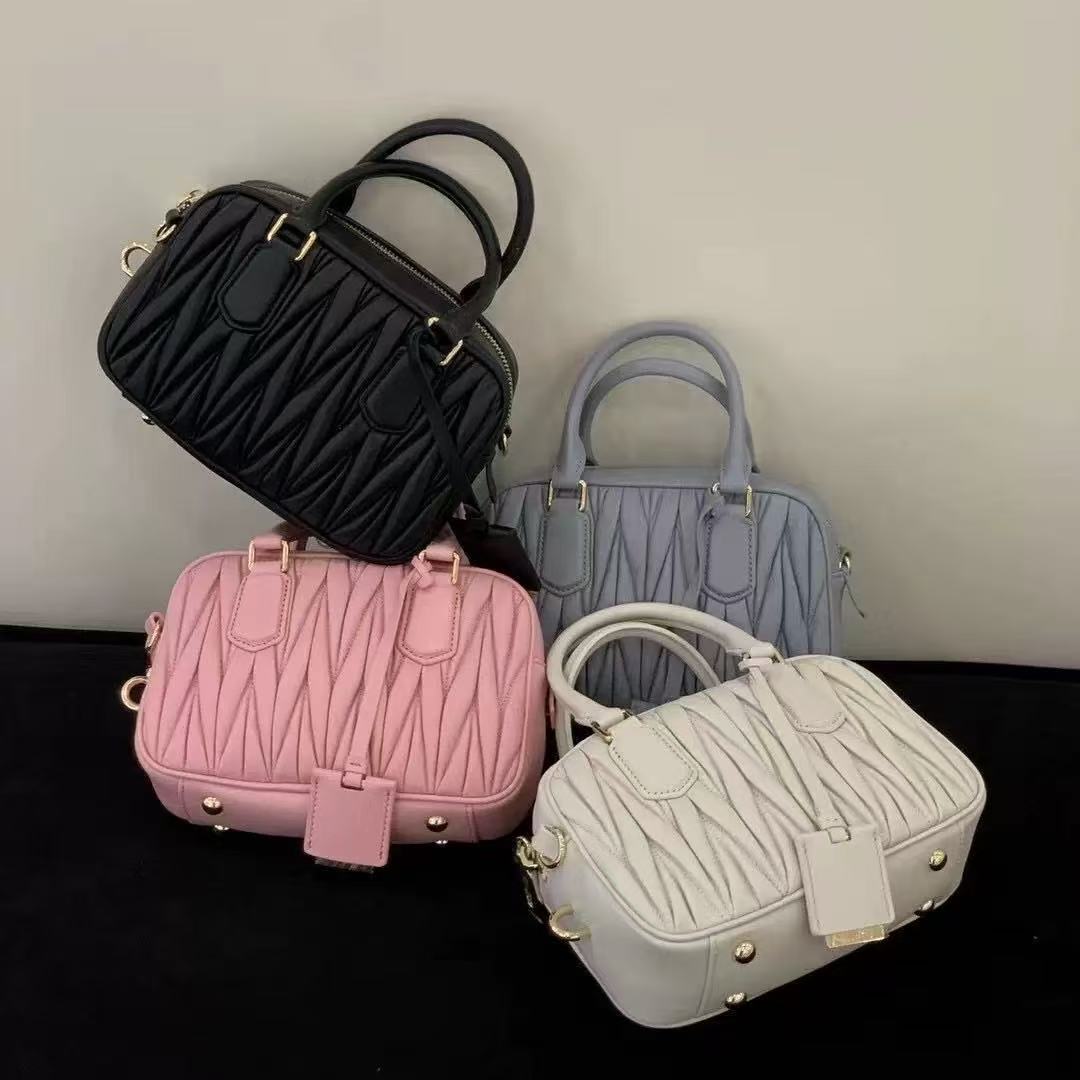 Designer bag Shoulder bag Purse Metallic engraved soft sheepskin crossbody bag Wander Matelasse Fashion handbag Women's wallet Underarm bag Hobo bag Luxury bag Best