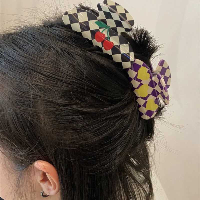 INS acetate chessboard heart-shaped cherry pattern crab hair claw clip suitable for womens casual checkered party hair accessories HeadressT250425