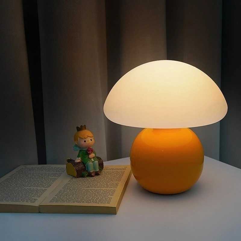 Advanced Light Luxury Vintage Glass Atmosphere Night Light Bedroom Bedhead Personalized Mushroom Atmosphere Desk LampM251125