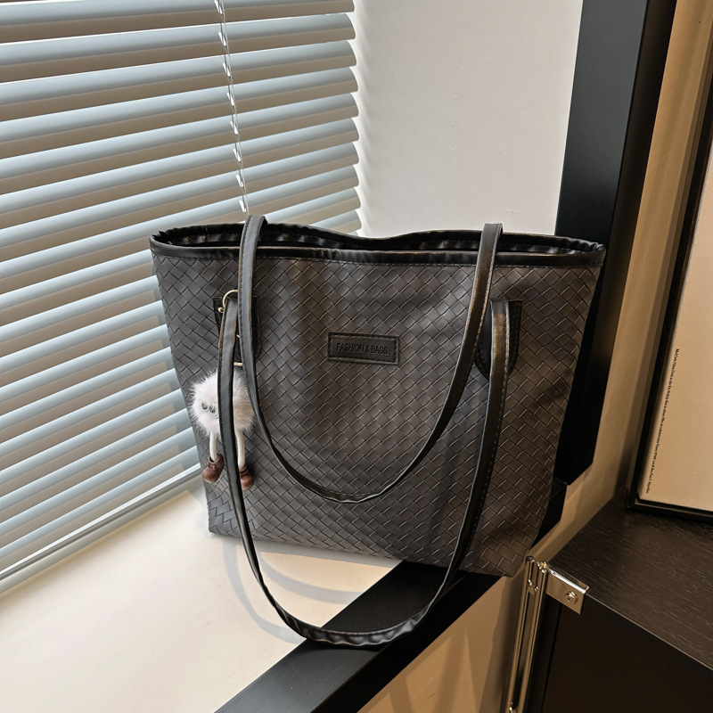 New Free Delivery Designer Shoes By 2025 Fashionable And High Quality Small Plaid Large Capacity Tote For Women 2024 Commuter Women's Single Shou