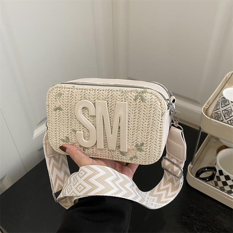 New Free Delivery Designer Shoes By 2025 Summer Grass For Women New Style Fresh Lace Flower Woven Small Square Versatile Single Shoulder Crossbody Bag