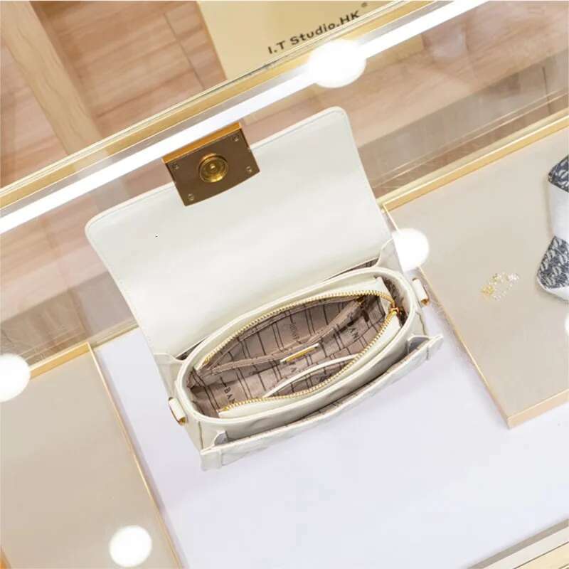 Women's Handbag 2024 New Fashion Summer Designer High End Single Shoulder Crossbody Small Square Bag