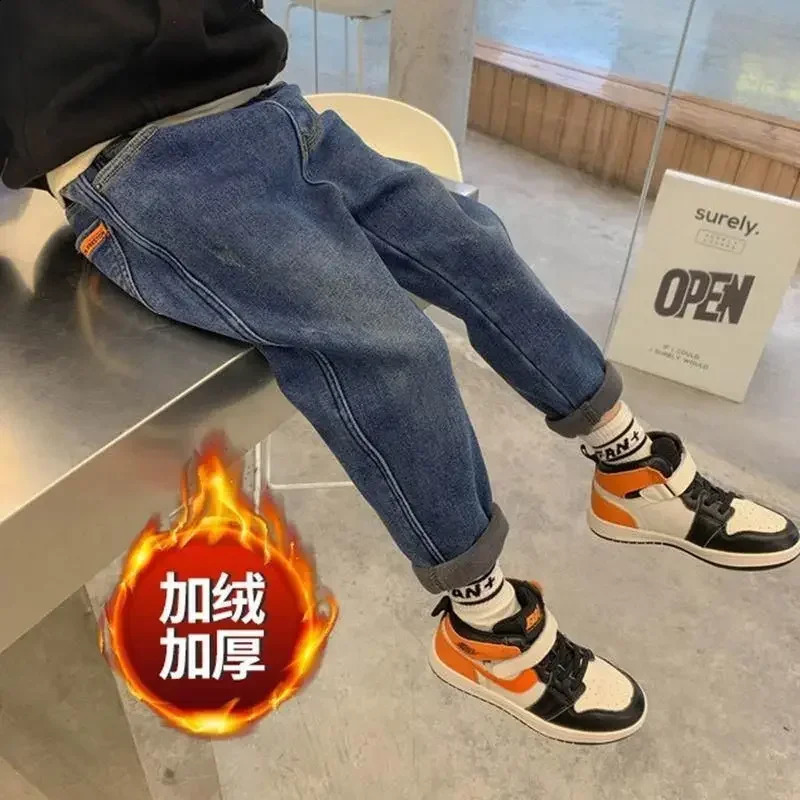 Boys pants thick velvet 2024 childrens autumn and winter loose jeans 250414z