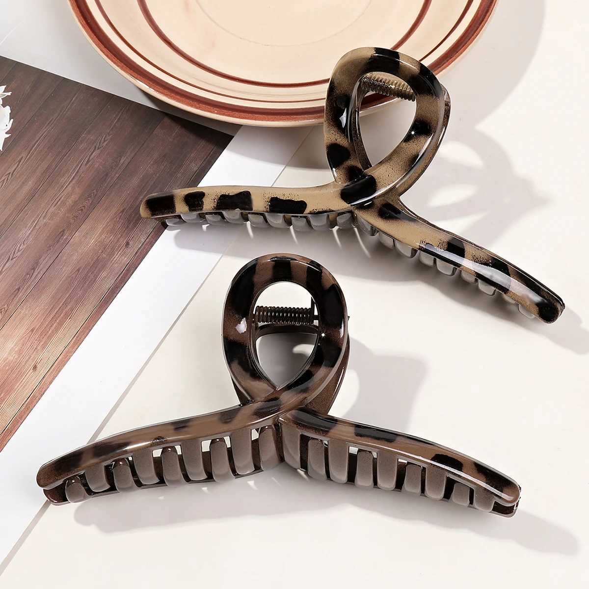 2 pieces of 5.1-inch leopard print hair clip suitable for girls sturdy ponytail bucket brown hair clipT250425