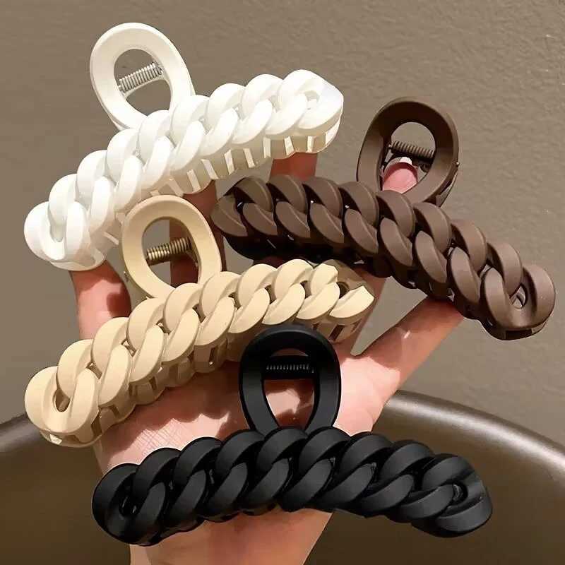 New Womens Fashion Claw Clip Acrylic Hair Claw Korean Girl Shark Claw Clip Wearing Bucket Hair AccessoriesT250425
